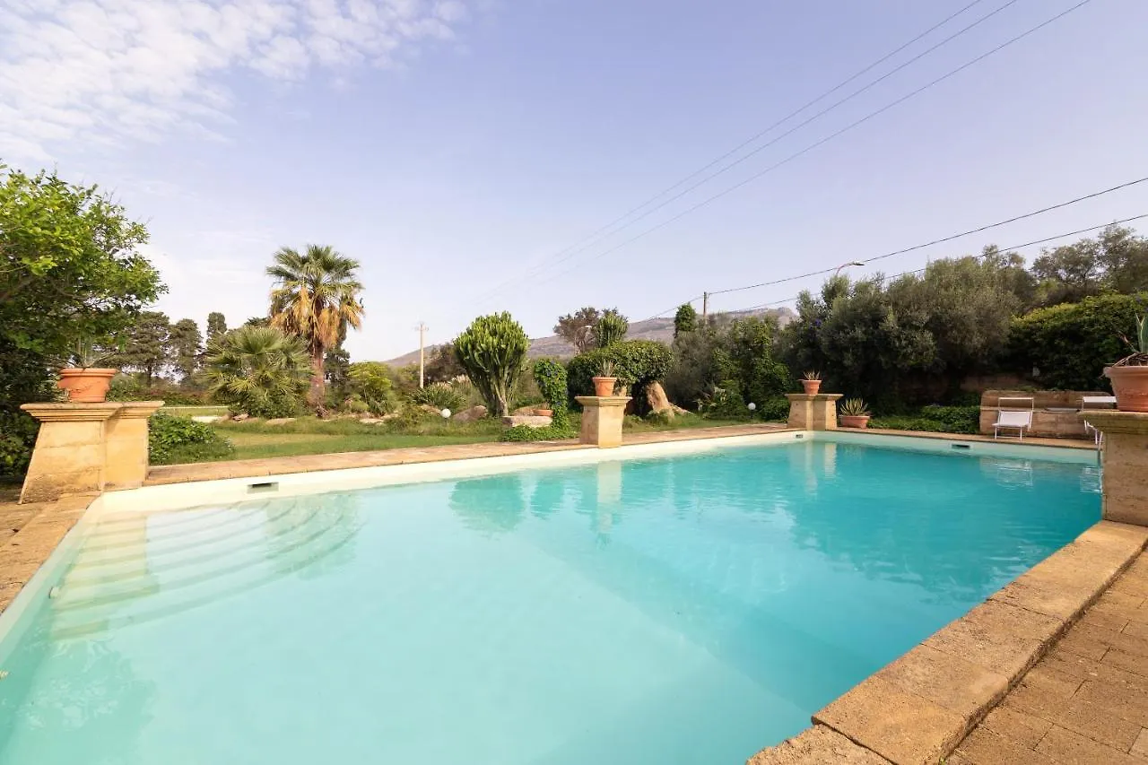 Tenuta Donna Vittoria - Bouganville Trapani 0*,  Italy